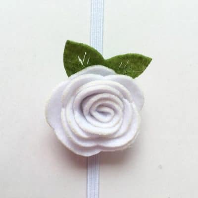 Κορδελα μαλλιών ασπρο λουλούδι από τσόχα